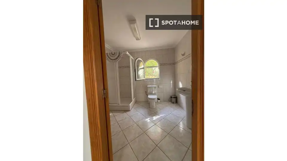 Bany de Apartament per a compartir en Benitachell / El Poble Nou de Benitatxell amb Aire condicionat, Terrassa i Moblat