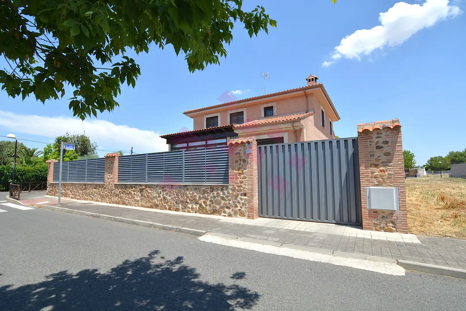 Vista exterior de Casa o xalet en venda en Ciudad Real amb Aire condicionat, Calefacció i Jardí privat