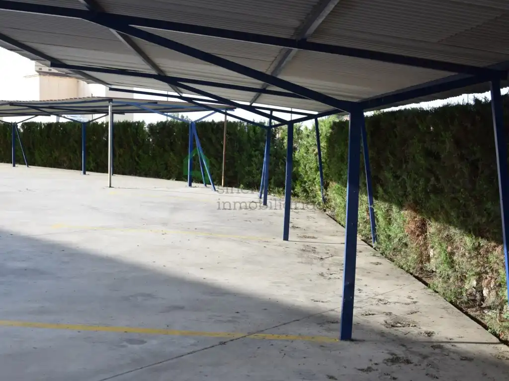 Aparcament de Nau industrial en venda en Badajoz