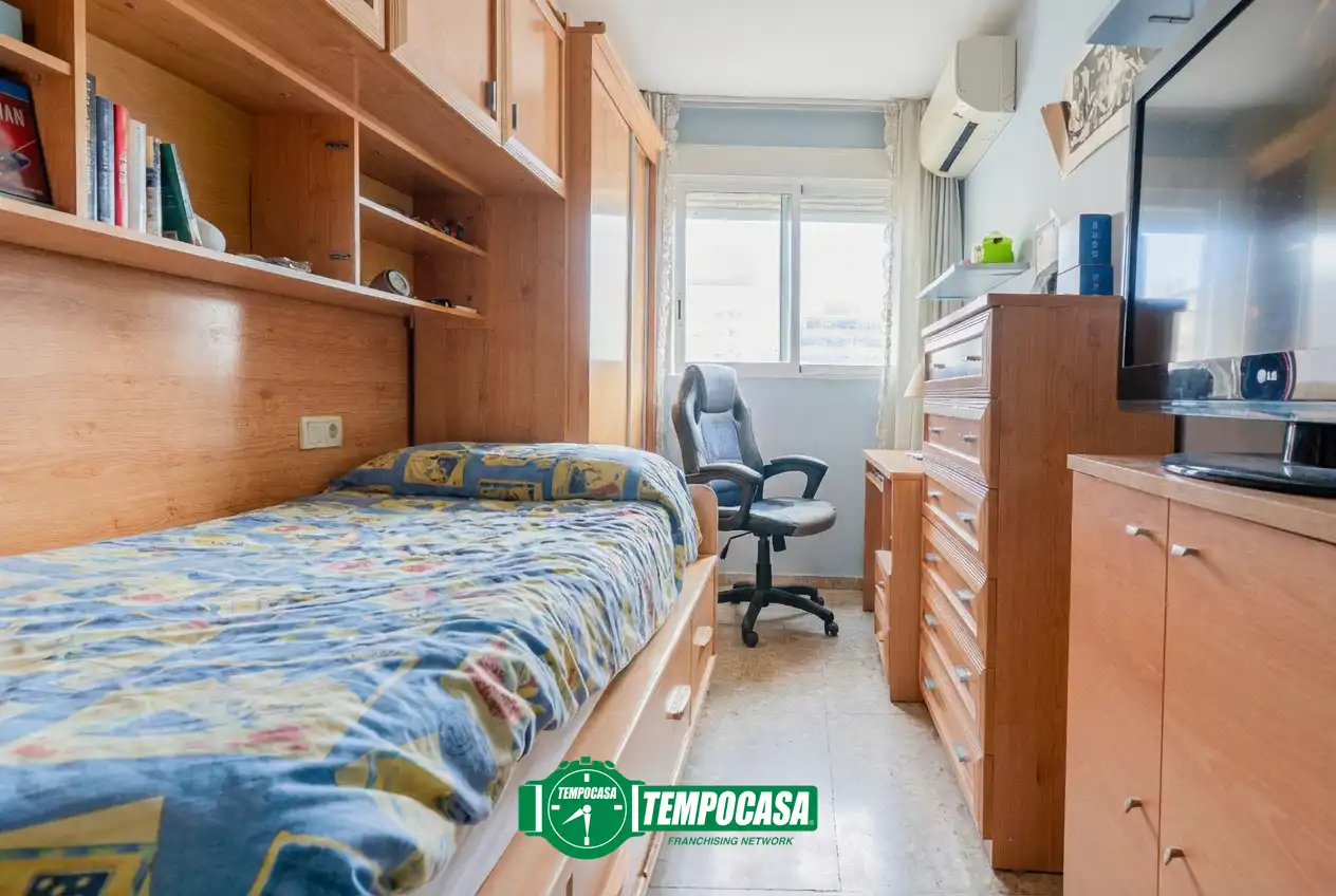 Schlafzimmer von Wohnung zum Verkauf in Valencia mit Klimaanlage und Balkon