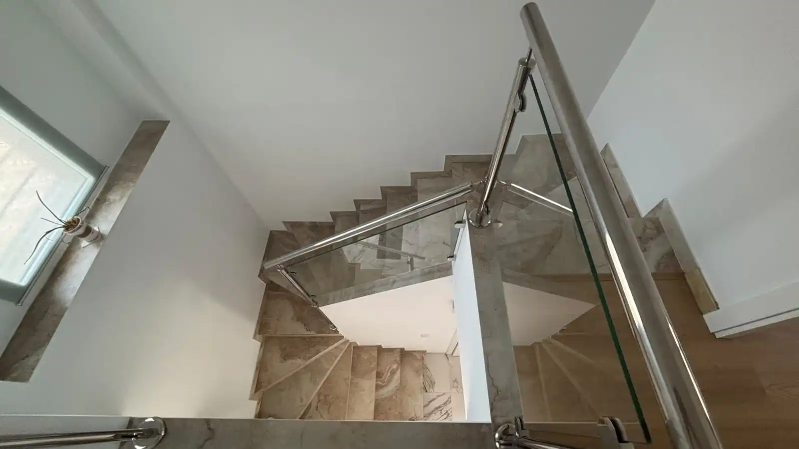 Casa adosada en venda en Huévar del Aljarafe amb Aire condicionat, Traster i Alarma