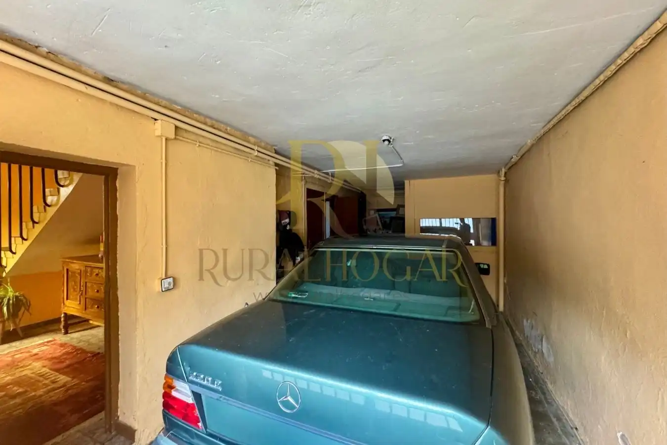 Aparcament de Casa o xalet en venda en La Pola de Gordón  amb Calefacció i Jardí privat