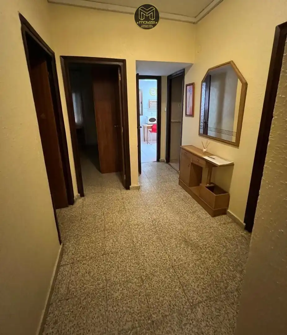 Wohnung zum Verkauf in Linares mit Klimaanlage, Terrasse und Abstellraum