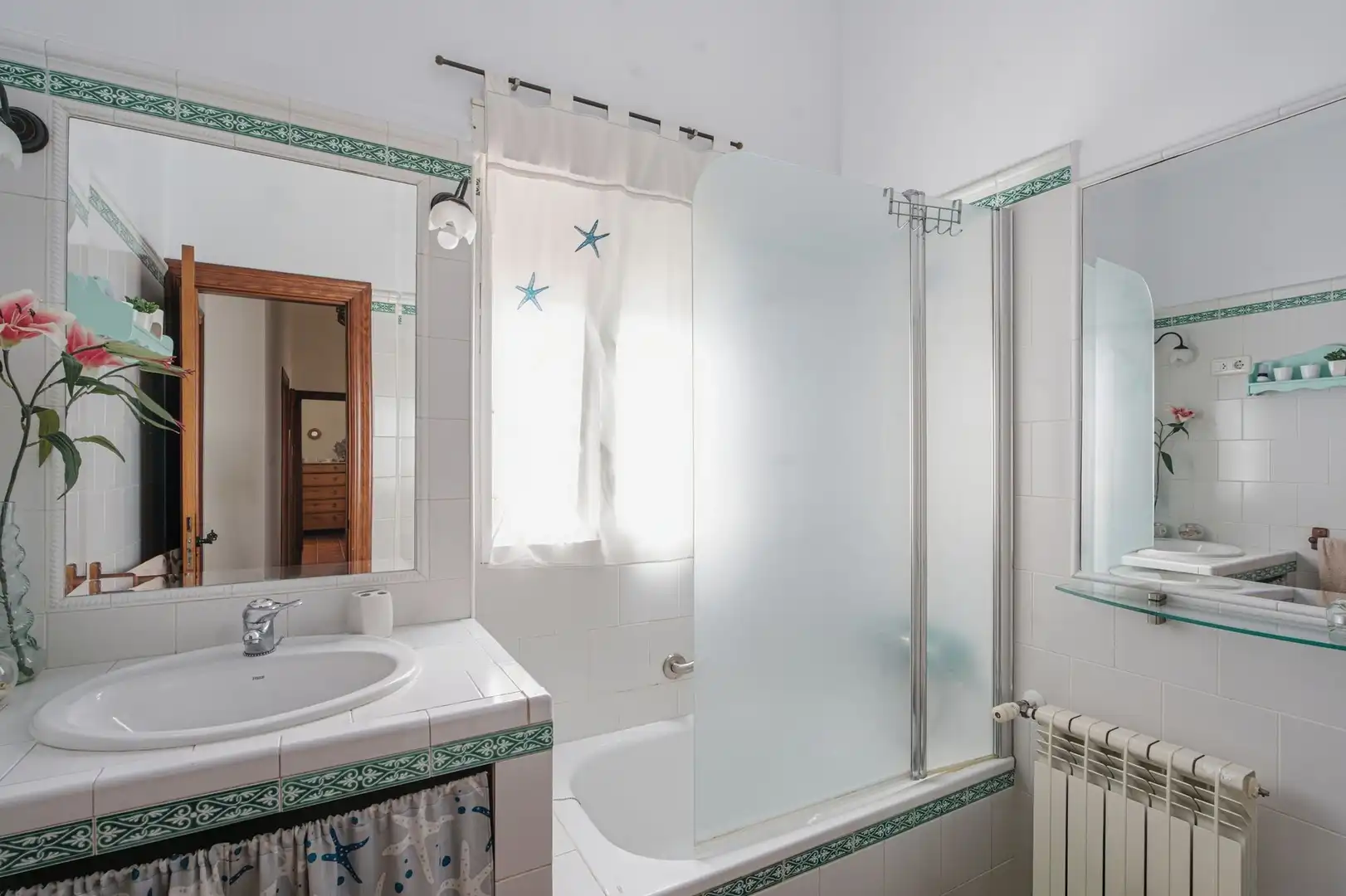 Badezimmer von Country house zum Verkauf in Málaga mit Terrasse und Balkon