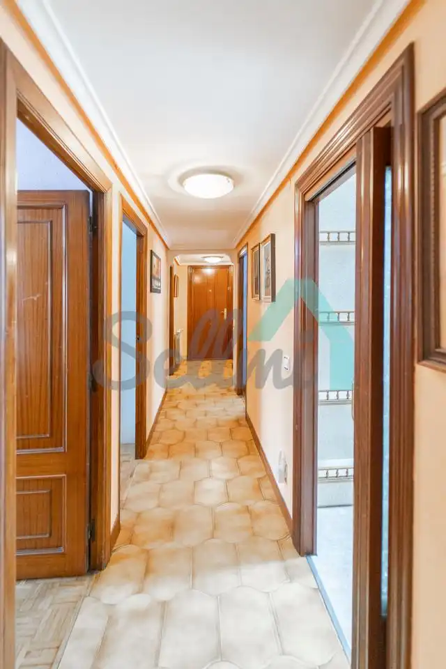 Pis en venda en Oviedo  amb Calefacció, Parquet i Traster