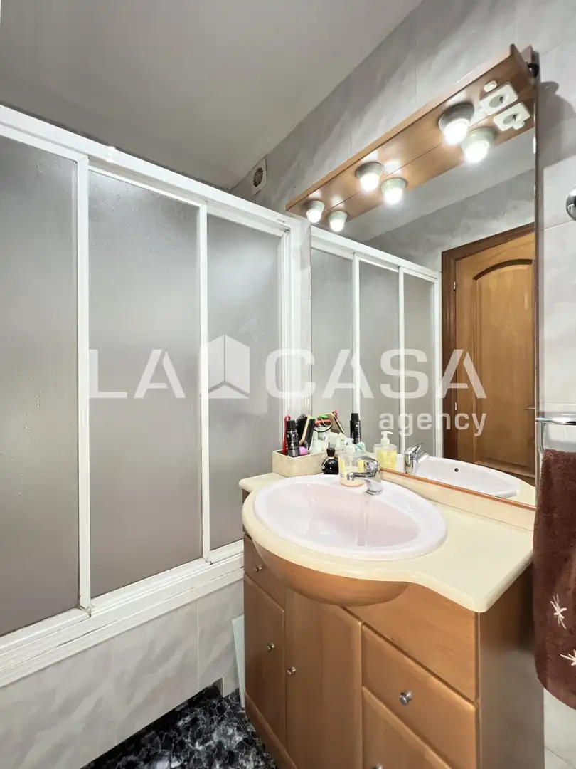 Badezimmer von Wohnung zum Verkauf in Badalona mit Heizung