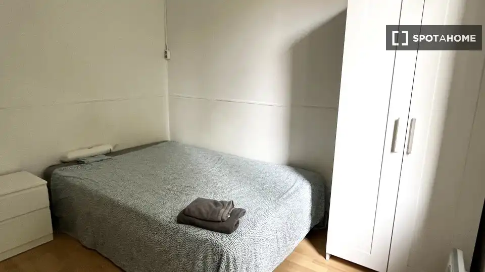 Bedroom of Flat for share in Barcelona  with Air Conditioner, Heating and Terrace