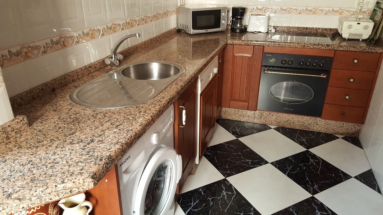 Küche von Wohnung zur Miete in  Huelva Capital mit Terrasse, Möbliert und Ofen