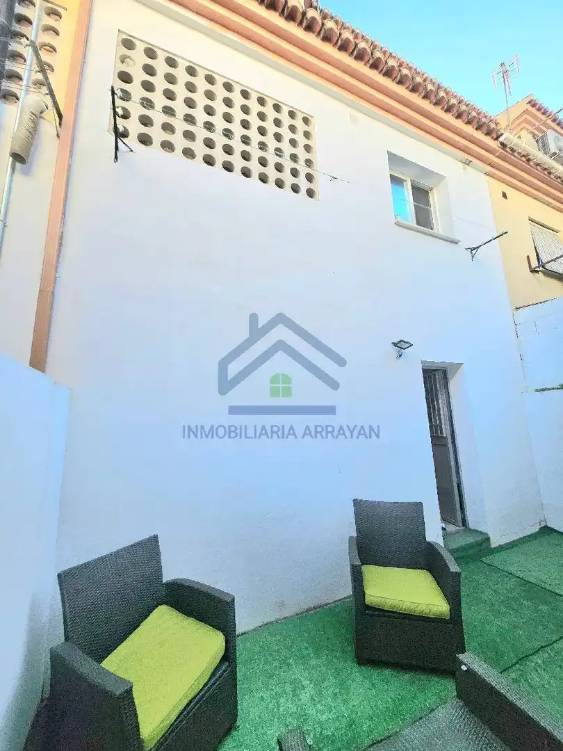 Vista exterior de Casa o chalet en venta en Ogíjares con Aire acondicionado y Balcón