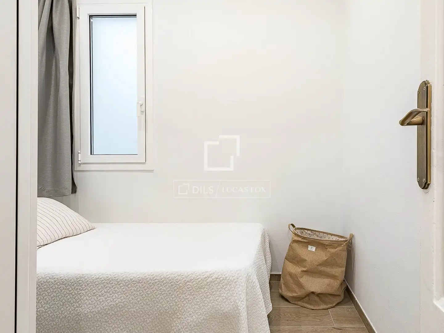 Bedroom of Flat for sale in Barcelona  with Air Conditioner, Heating and Furnished