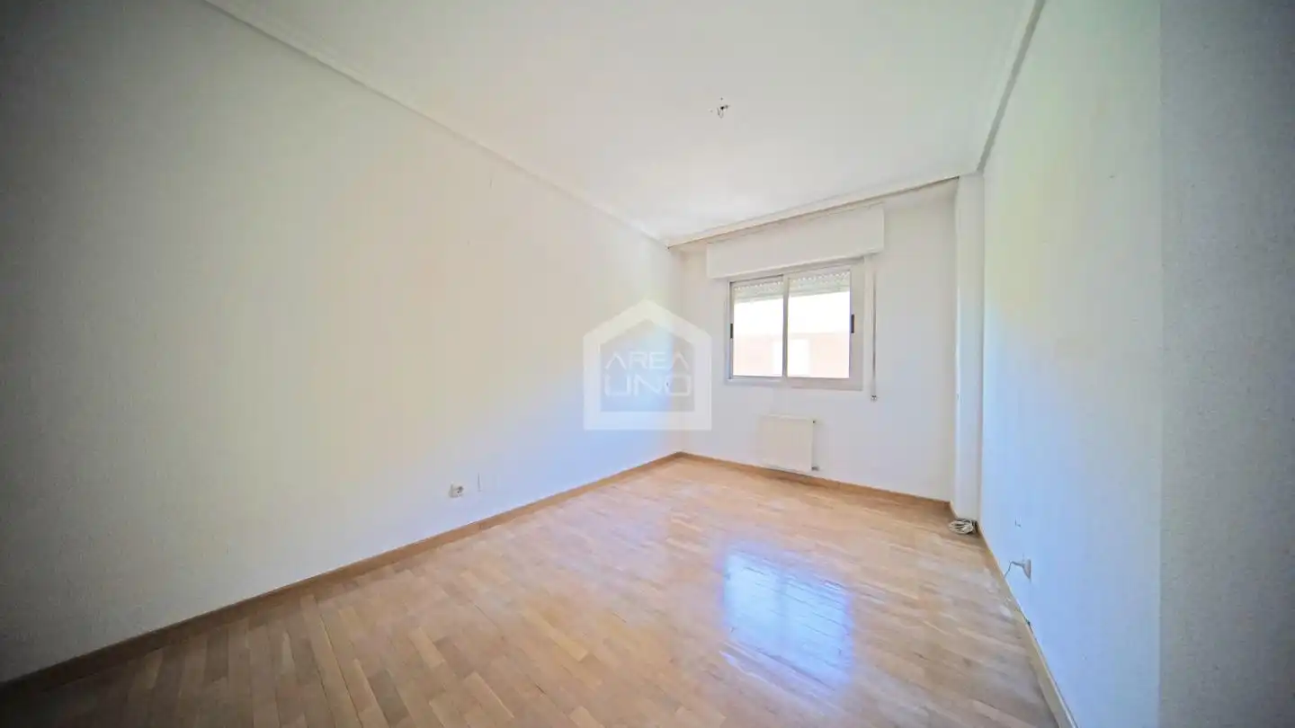 Habitación de Piso en venta en Madrid con Calefacción