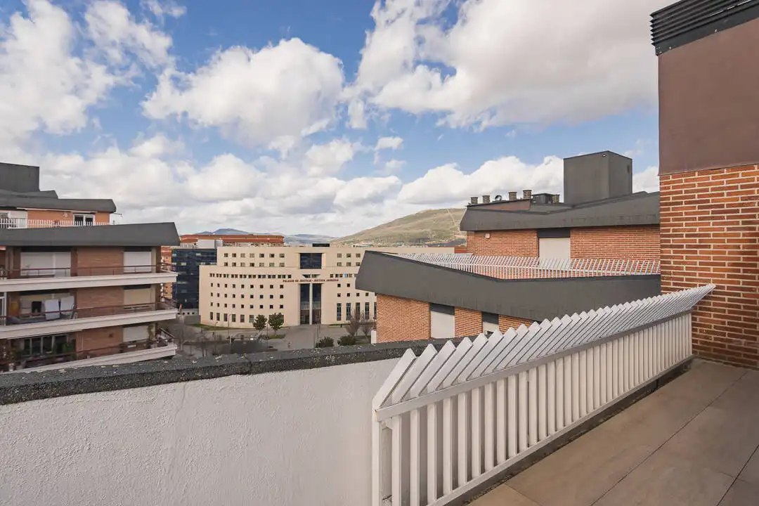 Vista exterior de Ático en venta en  Pamplona / Iruña con Calefacción, Terraza y Alarma