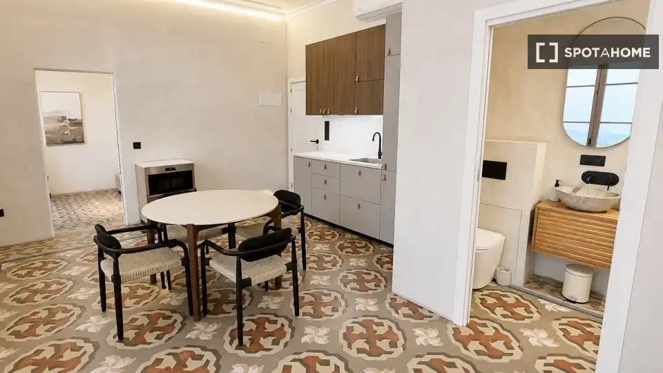 Appartamento con terrazza in affitto a Eixample