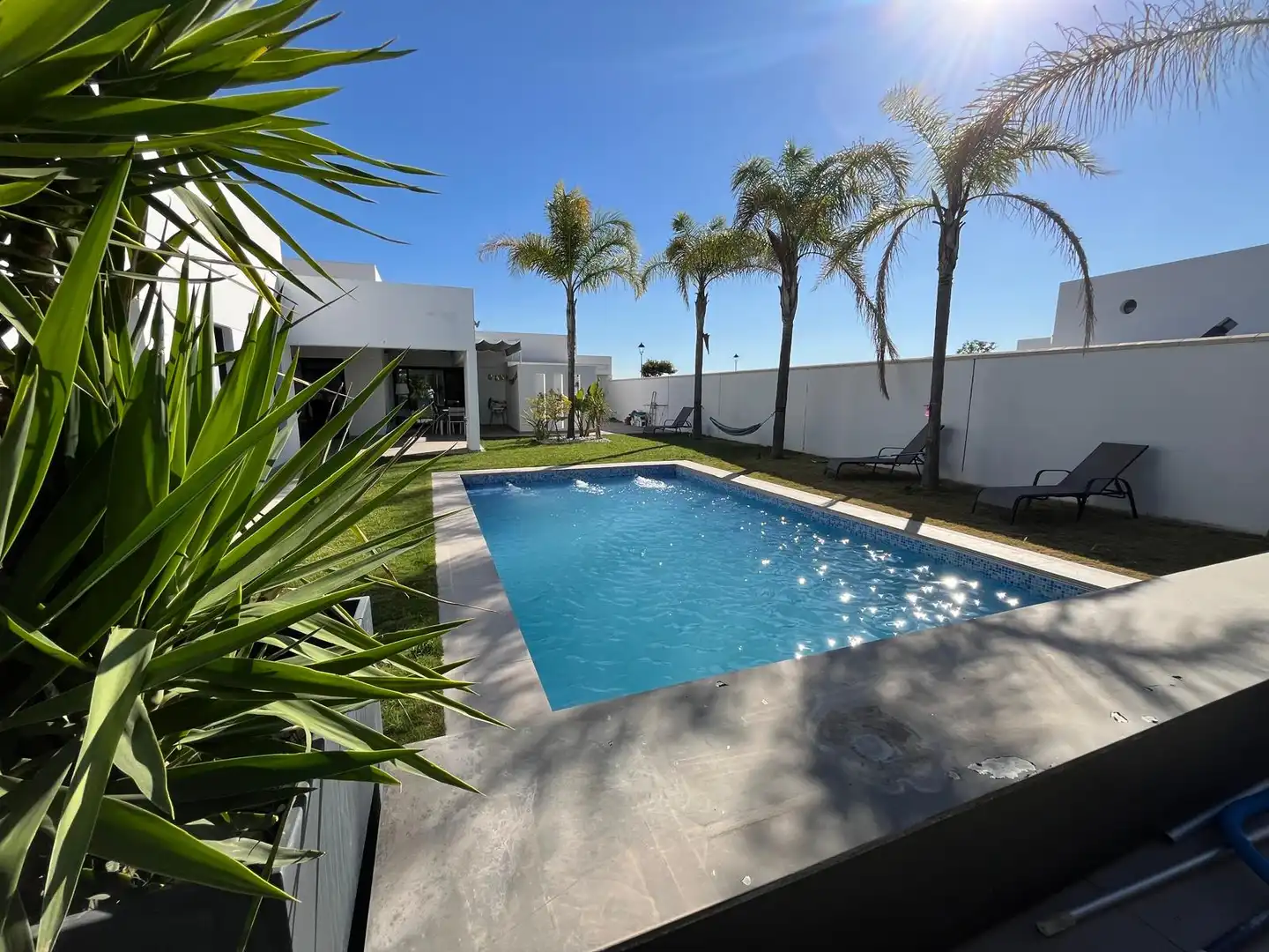 Swimming pool of Houses for sale in Palomares del Río  with Air Conditioner, Private garden and Swimming Pool