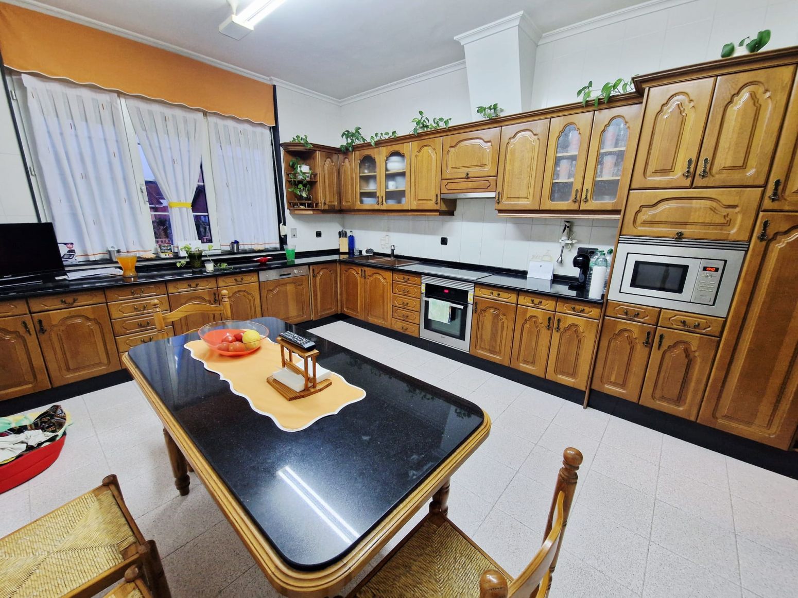 Cuina de Casa o xalet en venda en Castrillón amb Calefacció, Terrassa i Traster