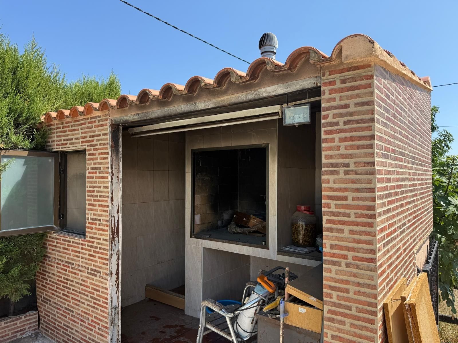 Cuina de Casa o xalet en venda en Llíria amb Jardí privat, Terrassa i Piscina