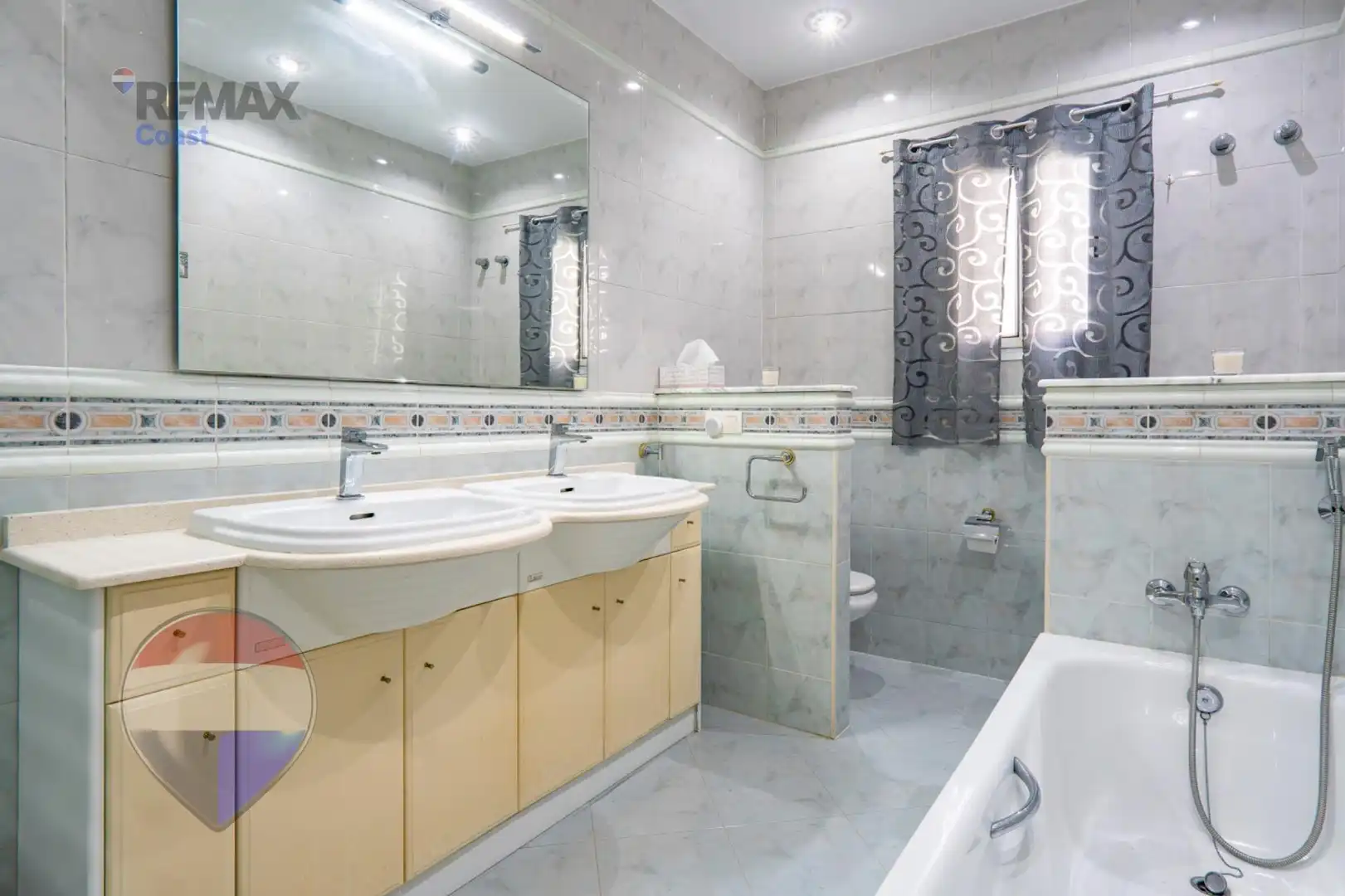 Bany de Casa o xalet en venda en Benajarafe