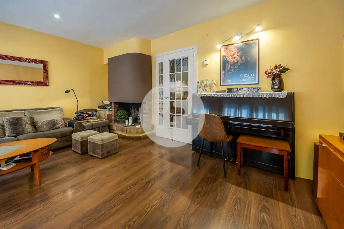 Sala d'estar de Casa adosada en venda en Sabadell amb Aire condicionat, Calefacció i Terrassa
