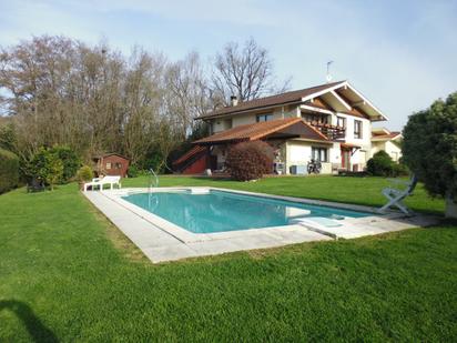 Swimming pool of House or chalet for sale in Gamiz-Fika  with Terrace and Swimming Pool