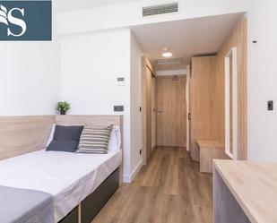 Dormitori de Apartament de lloguer en  Madrid Capital amb Aire condicionat, Terrassa i Balcó