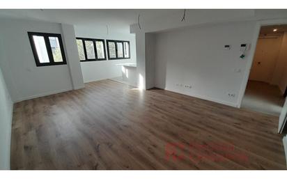 Living room of Flat for sale in Girona Capital  with Air Conditioner and Terrace