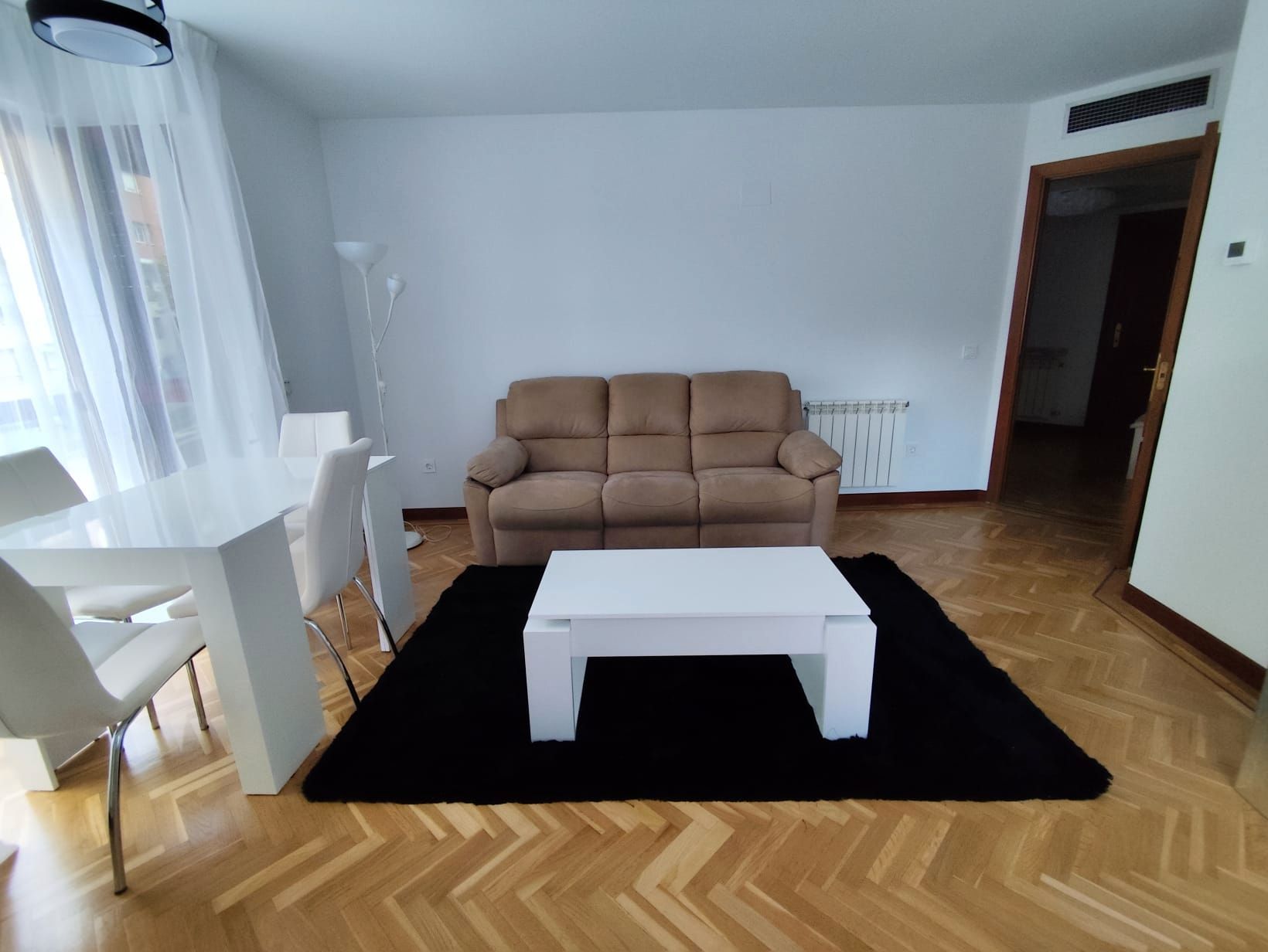 Sala d'estar de Pis de lloguer en  Madrid Capital amb Aire condicionat, Calefacció i Jardí privat