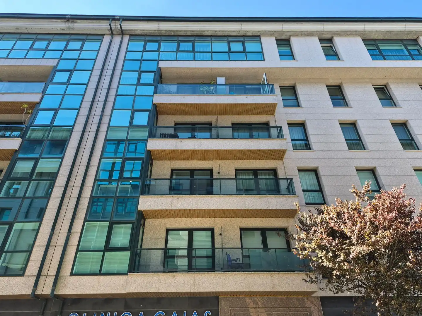 Vista exterior de Piso de alquiler en Santiago de Compostela  con Parquet y Trastero