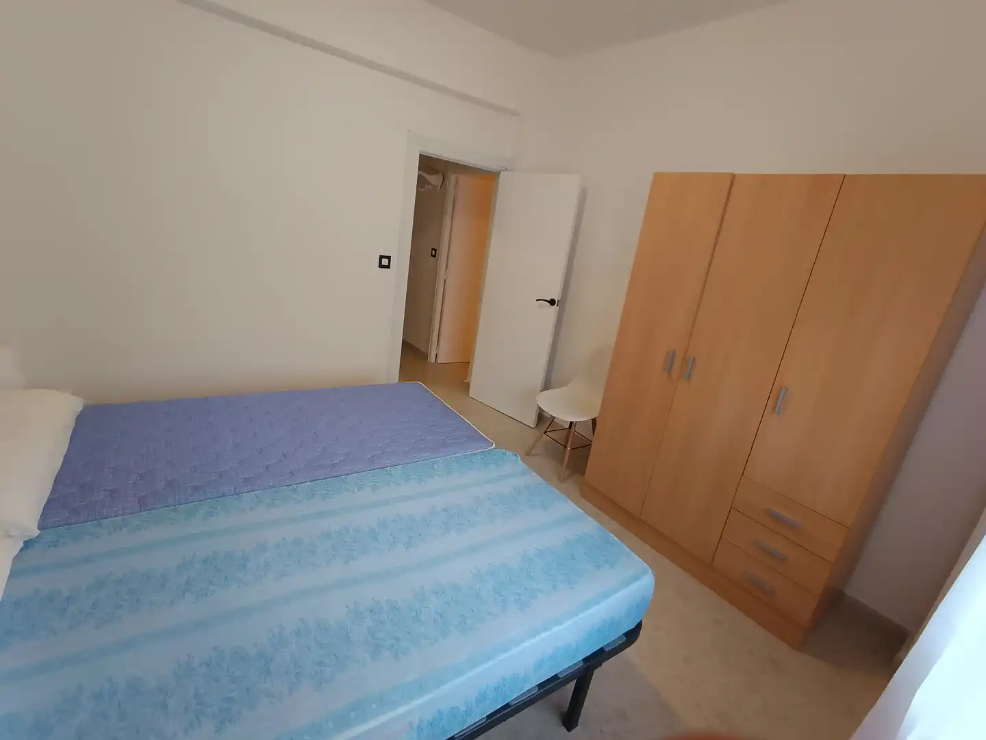 Schlafzimmer von Wohnung zur Miete in Alicante / Alacant mit Möbliert, Waschmaschine und Mikrowelle