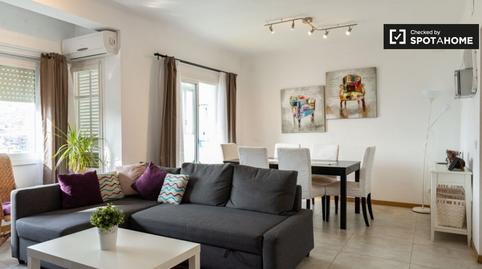 Foto 2 de Apartament per a compartir a El Turó de la Peira, Barcelona