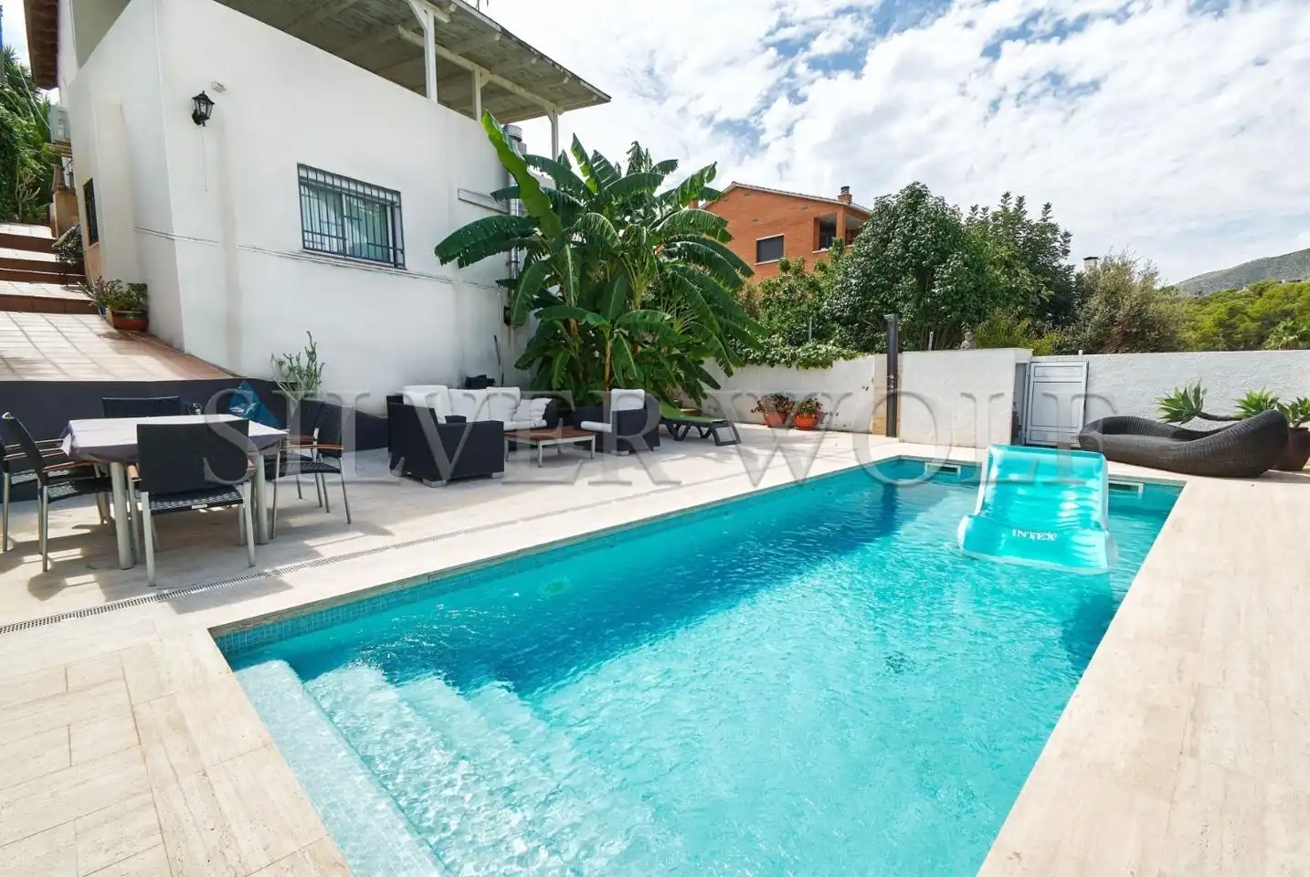 House with pool for sale in De Bellavista