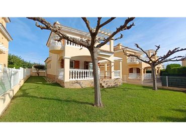 Chalet con piscina en venta en Camino Cervera