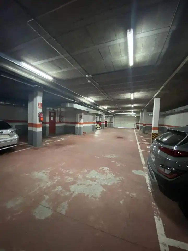Parking de Piso de alquiler en A Coruña Capital  con Calefacción y Amueblado