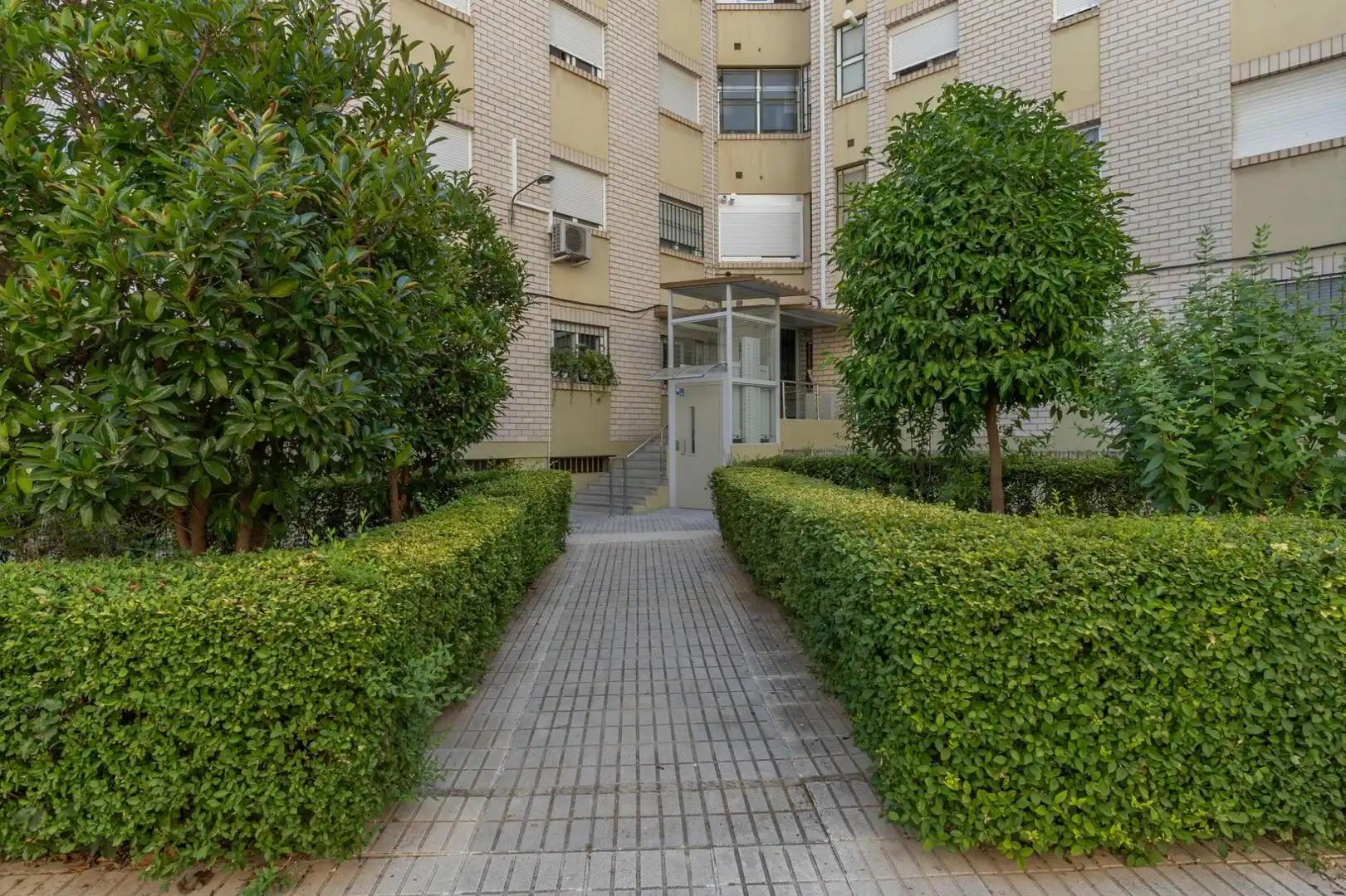 Exterior view of Flat for sale in Granada  with Air Conditioner, Terrace and Alarm