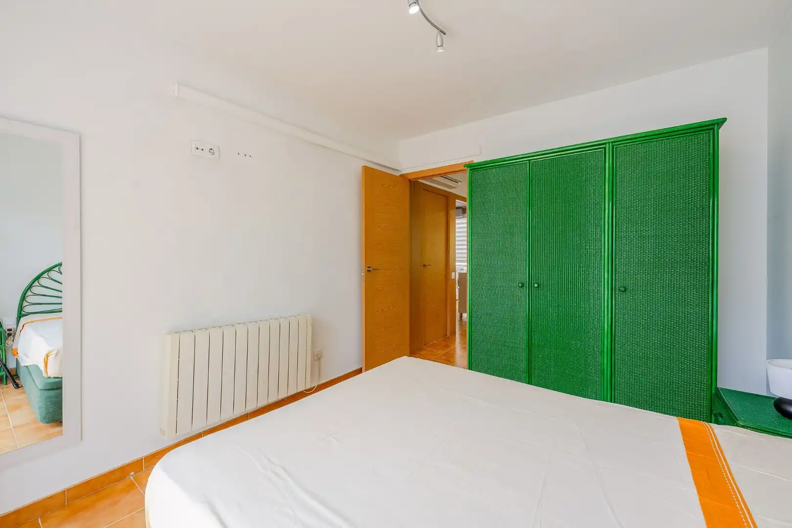 Dormitori de Casa adosada en venda en Cunit amb Aire condicionat, Calefacció i Jardí privat
