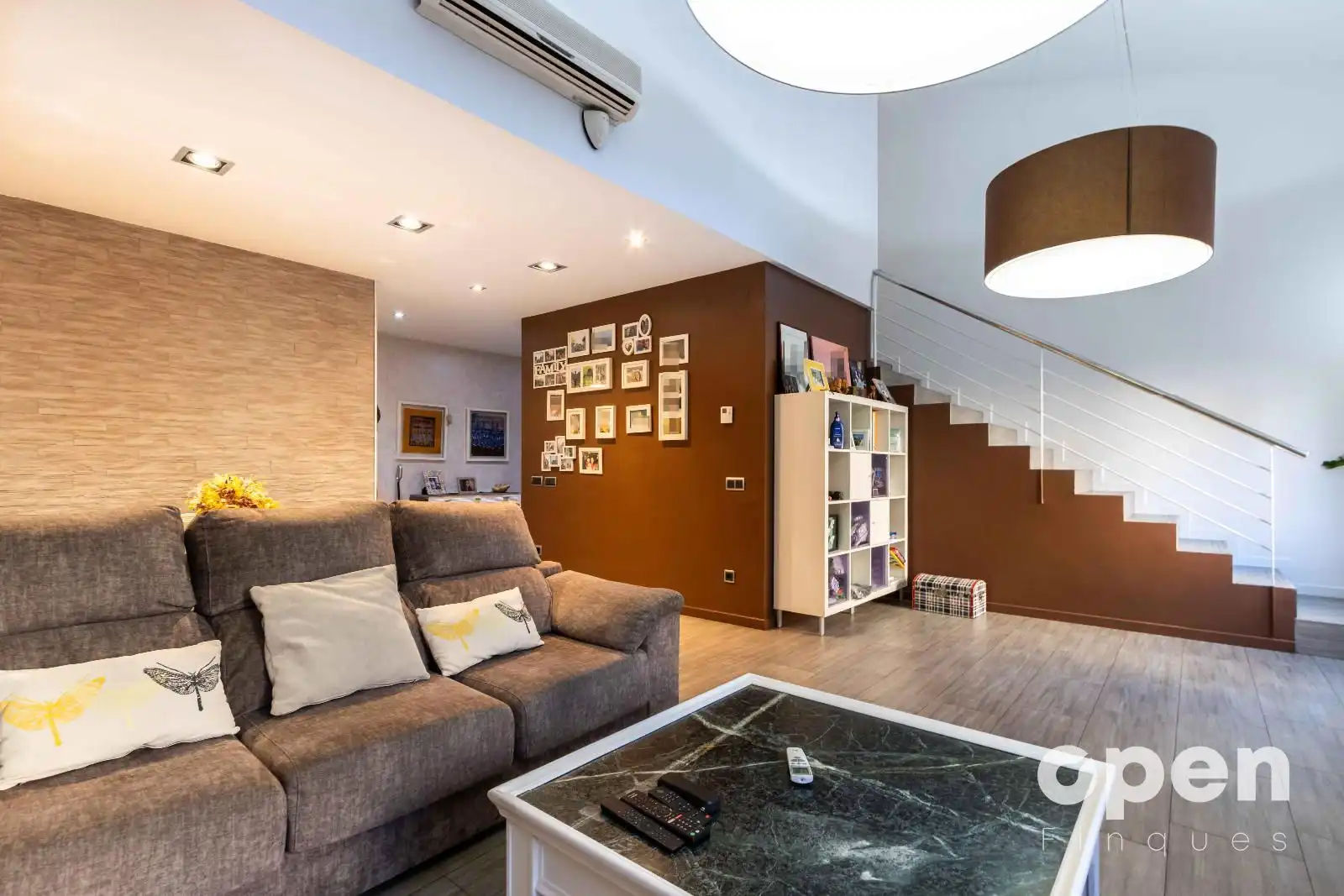 Wohnzimmer von Einfamilien-Reihenhaus zum Verkauf in Terrassa mit Klimaanlage, Heizung und Terrasse
