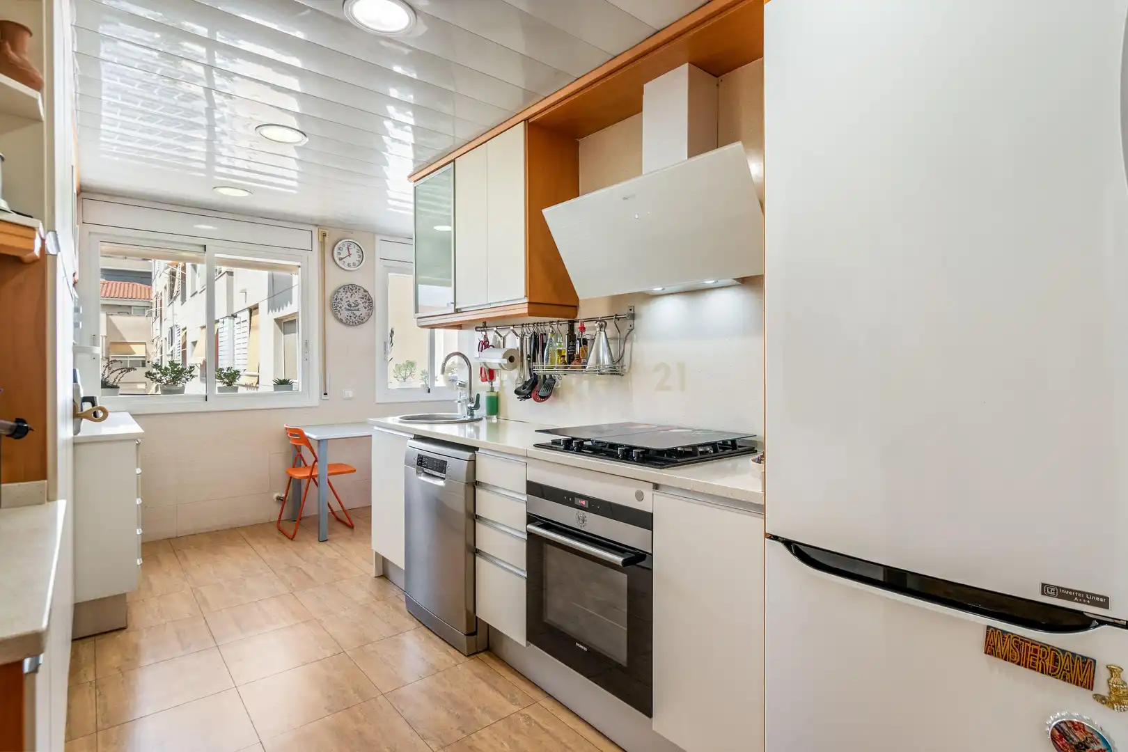 Cuina de Apartament en venda en Sant Joan Despí amb Aire condicionat i Piscina comunitària