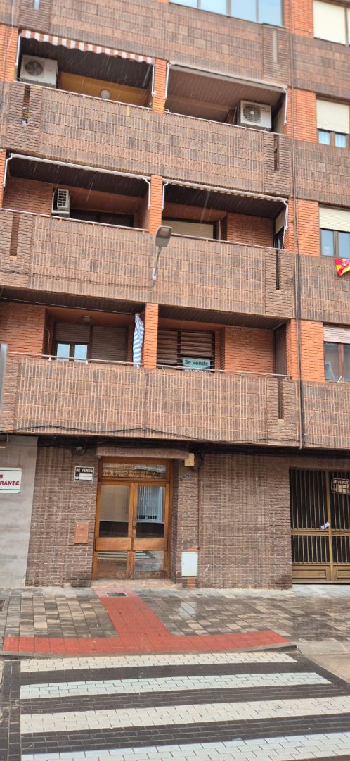 Vista exterior de Pis en venda en Almansa amb Balcó