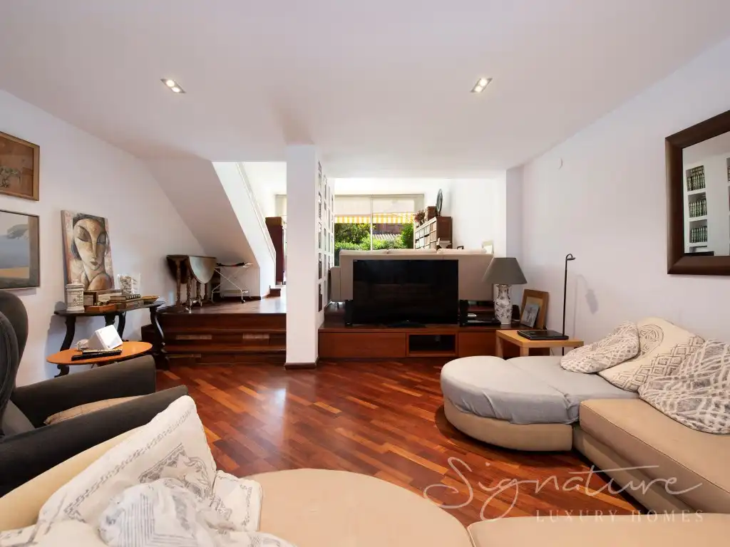 Sala d'estar de Casa adosada en venda en Sant Cugat del Vallès amb Terrassa