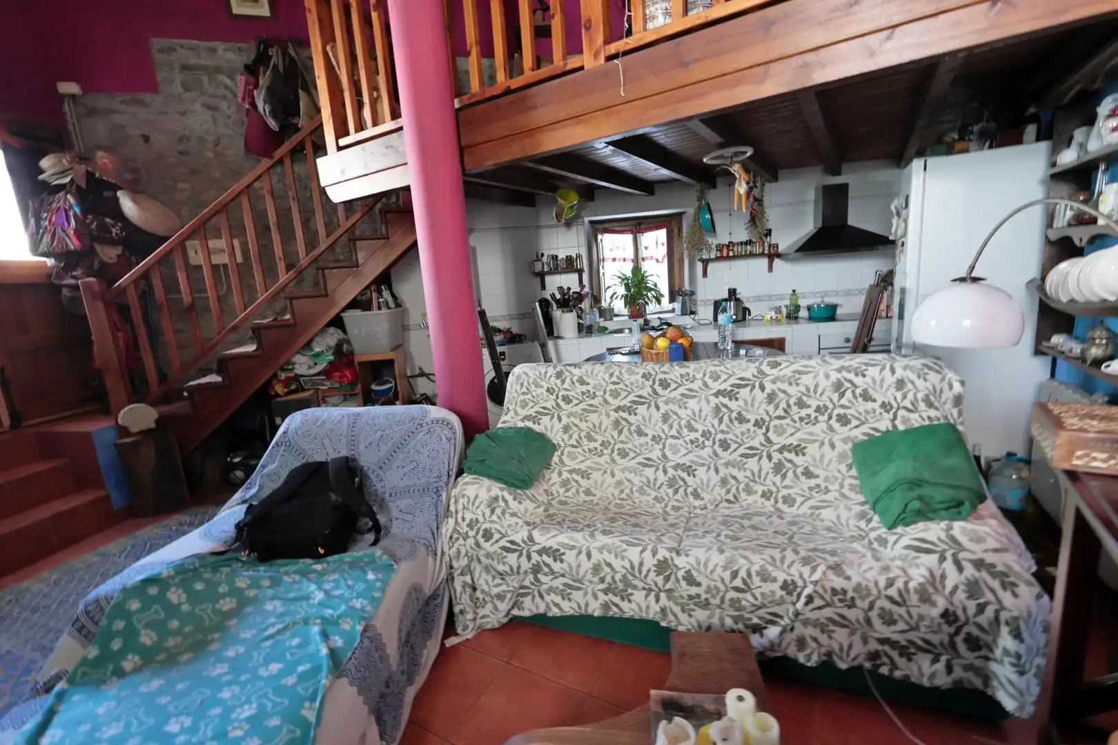 Sala d'estar de Finca rústica en venda en Villafranca del Bierzo amb Calefacció