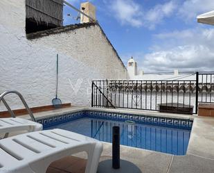 Vista exterior de Casa o xalet en venda en Nerja amb Piscina