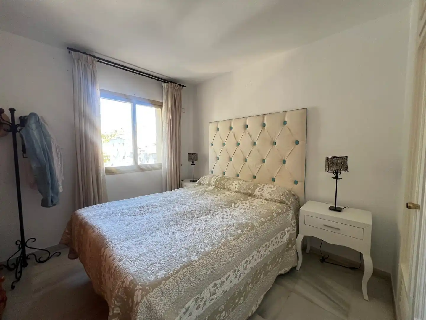 Bedroom of Flat for rent in Nueva Andalucía