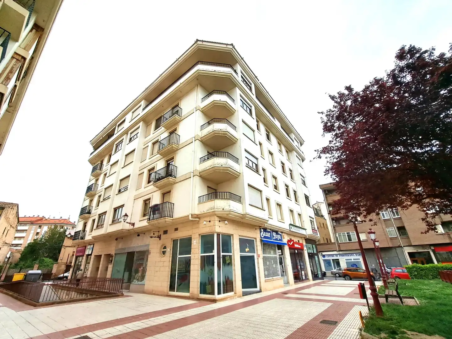 Locale commerciale in vendita a Parque Pintores Tubía y Santamaría