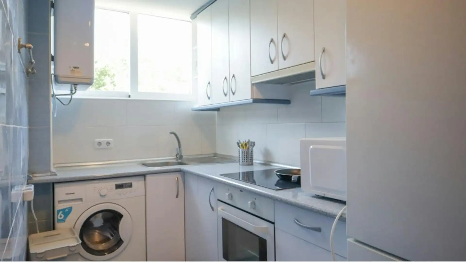 Kitchen of Flat for rent in Madrid  with Heating, Furnished and Washing machine