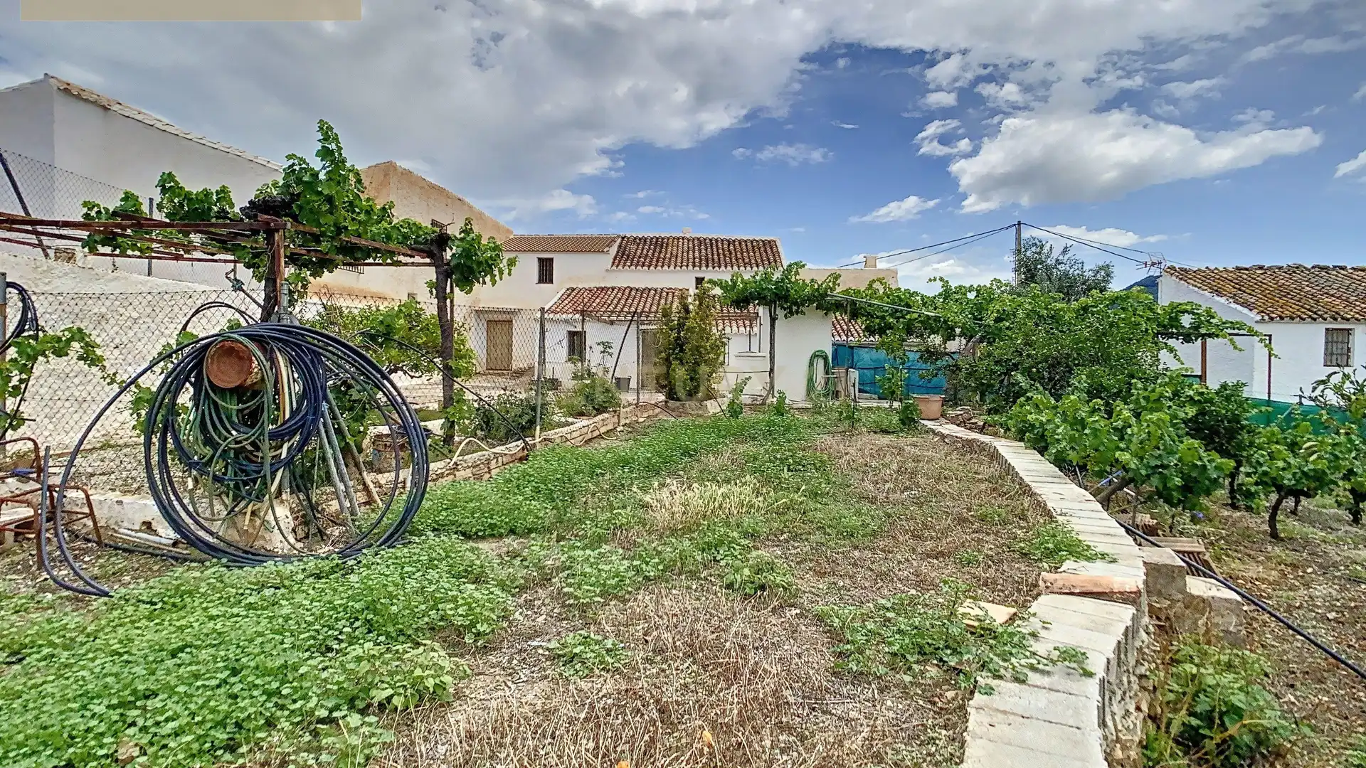 Casa o xalet en venda en Comares amb Jardí privat, Traster i Moblat