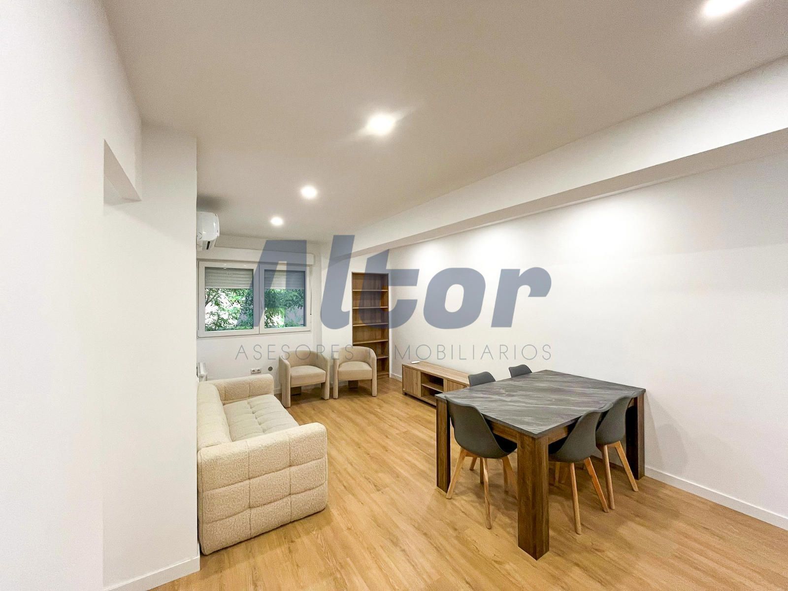 Sala de estar de Piso de alquiler en  Madrid Capital con Aire acondicionado y Amueblado