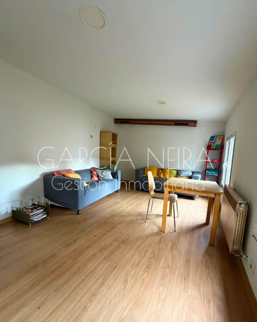 Sala d'estar de Casa o xalet en venda en Oviedo  amb Calefacció, Jardí privat i Rentadora