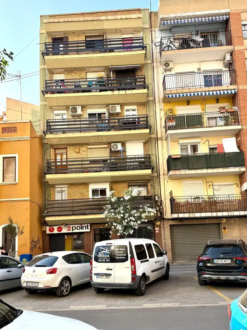 Vista exterior de Pis en venda en Mislata amb Balcó