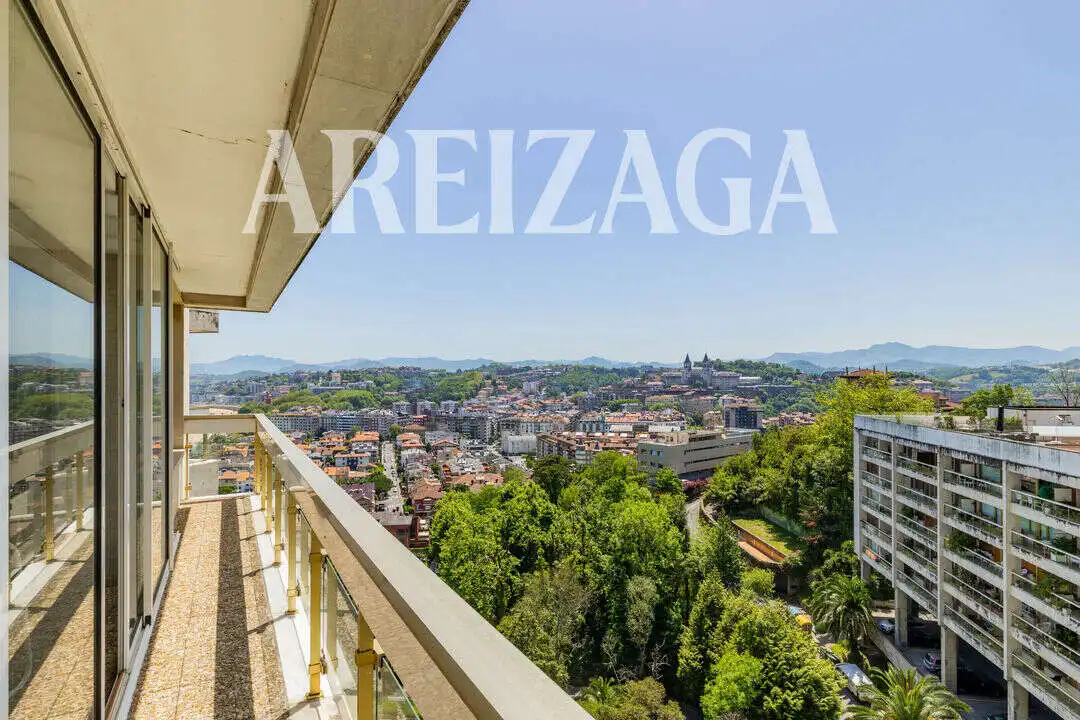 Vista exterior de Piso en venta en Donostia - San Sebastián  con Calefacción, Terraza y Trastero