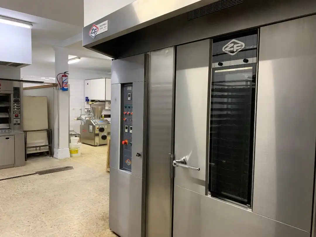 Cuina de Local en venda en Corvera de Toranzo amb Calefacció, Terrassa i Moblat