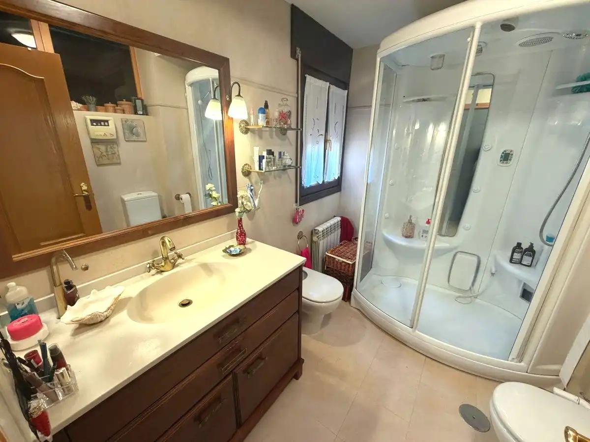 Baño de Casa o chalet en venta en Azuqueca de Henares con Aire acondicionado, Jardín privado y Trastero